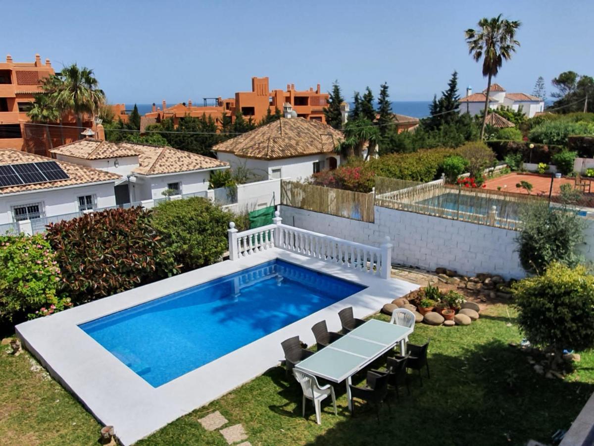 Stunning 5 Bedroom Villa, Sea Views, Private Pool, Estepona, Sleeps Up To 12 *