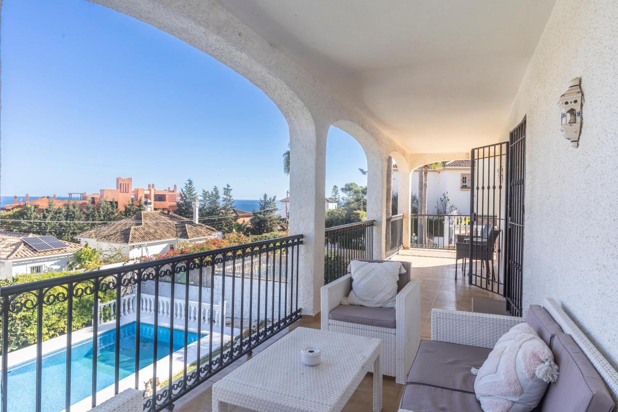 Stunning 5 Bedroom Villa, Sea Views, Private Pool, Estepona, Sleeps Up To 12